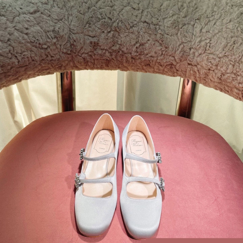 Other flat shoes